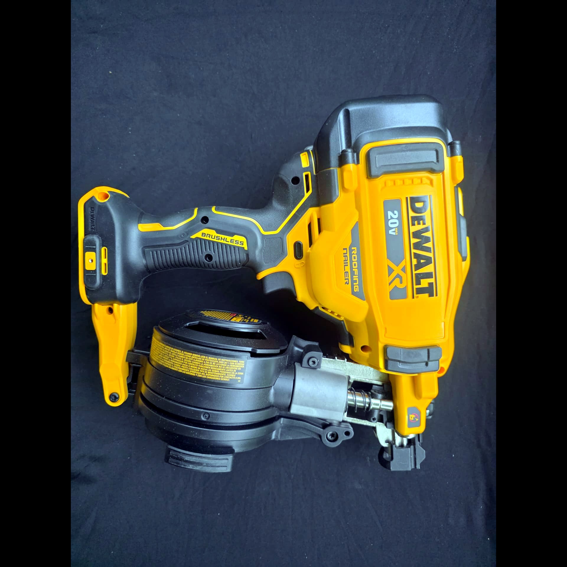 DEWALT 20V MAX* 15° Cordless Coil Roofing Nailer