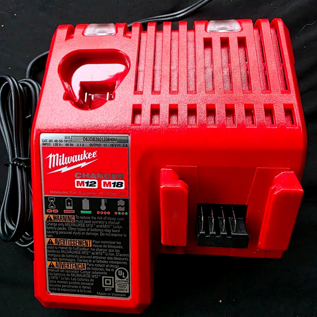 Milwaukee M18™ & M12™ Multi-Voltage Charger